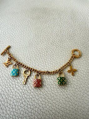 GOLD TONE CHARM BRACELET WITH LOCK AND KEY CHARMS
